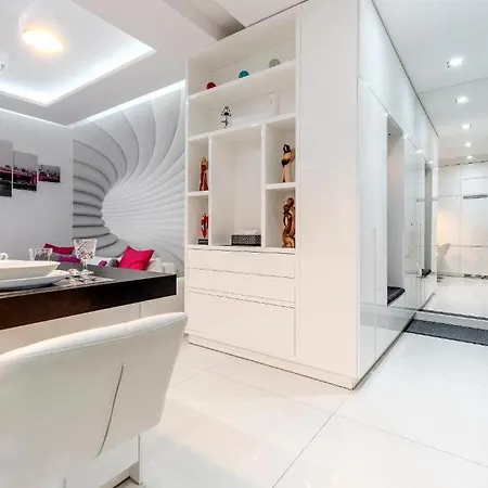 White & Free Parking Apartment Sopot
