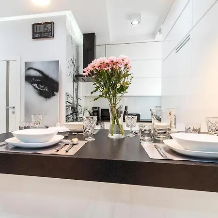 White & Free Parking Apartment Sopot
